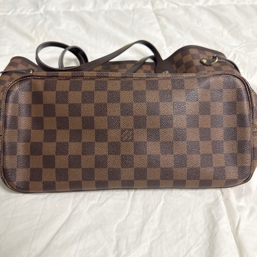 Louis Vuitton Neverfull MM - Picture 9 of 13